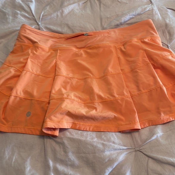 Lululemon skort in mango w internal pockets - Picture 3 of 10